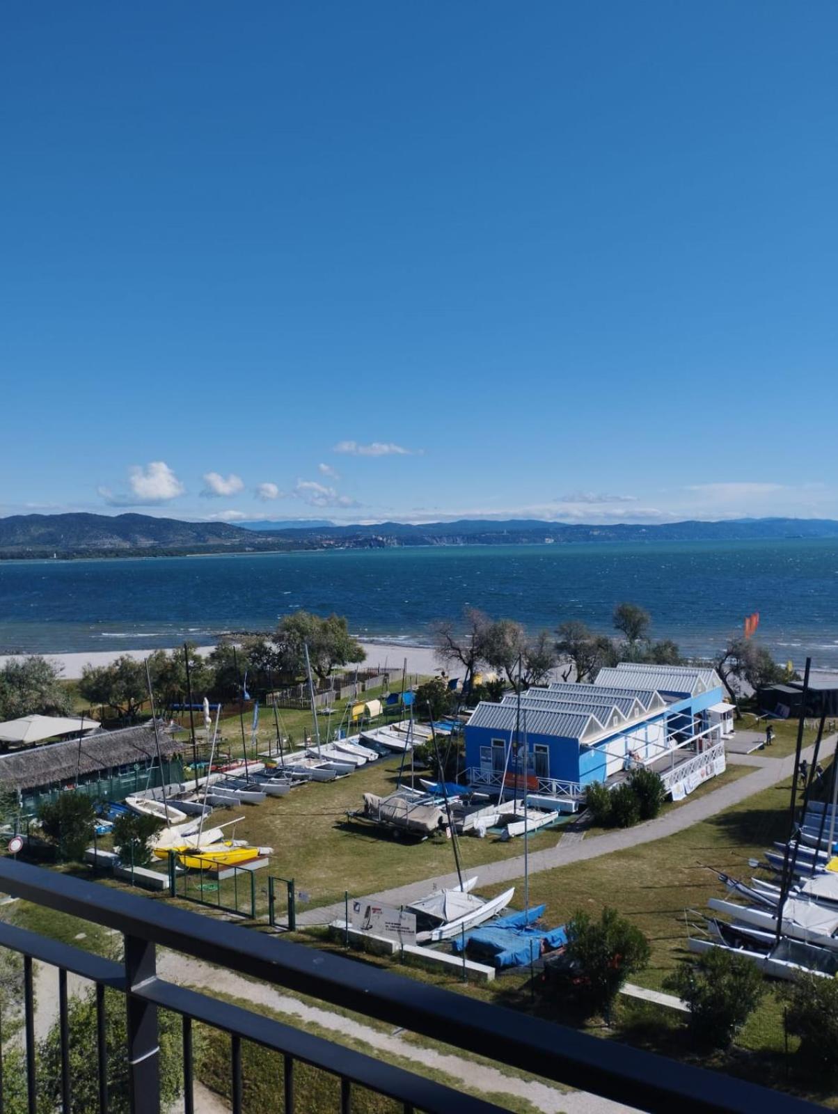 Appartamento Luxury Vista Mare Per 6 Persone A 滨海朱莉娅 外观 照片